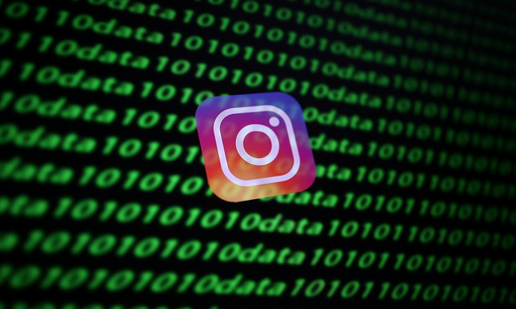 Instagram trabaja en el desarrollo de una versión de su app para menores de 13 años (REUTERS/Dado Ruvic/Illustration)