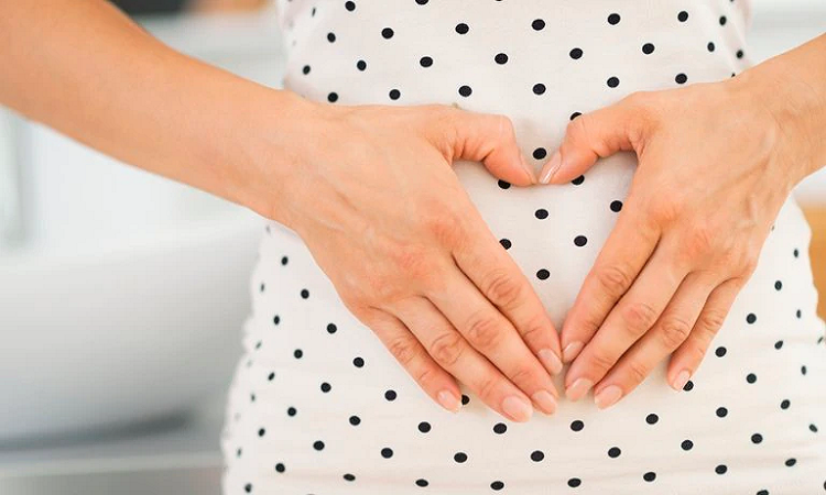 El consumo de alcohol durante el embarazo está estrechamente asociado con los defectos de nacimiento y del neurodesarrollo del bebé (iStock)