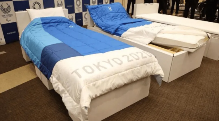 Instalan camas de cartón en la Villa Olímpica para evitar encuentros sexuales - Filo.news