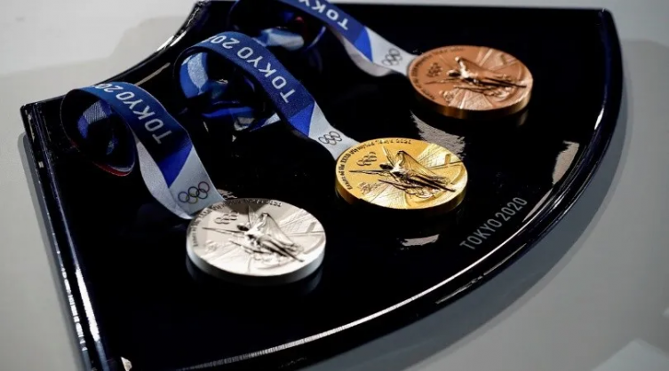 Las medallas de Tokio 2020 fueron construidas con materiales reciclados Foto: Reuters