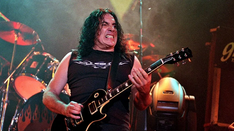 El disco del referente del rock Pappo, se puede ver al guitarrista durante una actuación el 5 de agosto de 2005 - TB0 ARGENTINA