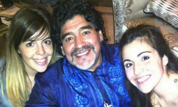 Dalma y Gianinna junto a Diego Maradona - TELESHOW