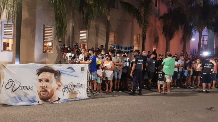 Los hinchas esperan por la Selección Argentina, que ya está en Córdoba - TyC Sports