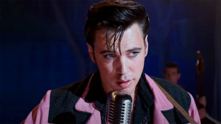 Elvis será interpretado por Austin Butler y su engimático agente, Tom Parker, por el gran Tom Hanks (Captura Video)