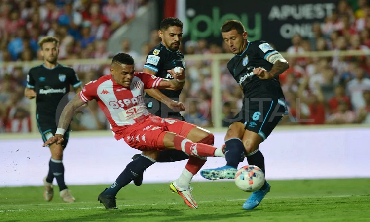 El Club Atlético Unión derrotó 1-0 a Atlético Tucumán y llegó a los 7 puntos en la Copa de la Liga. Jonatan Álvez anotó el gol del triunfo con un derechazo desde dentro del área. - AIRE DIGITAL