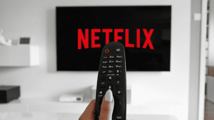Netflix analiza ofrecer a sus usuarios una suscripción a bajo costo que incluye anuncios publicitarios. - Crónica