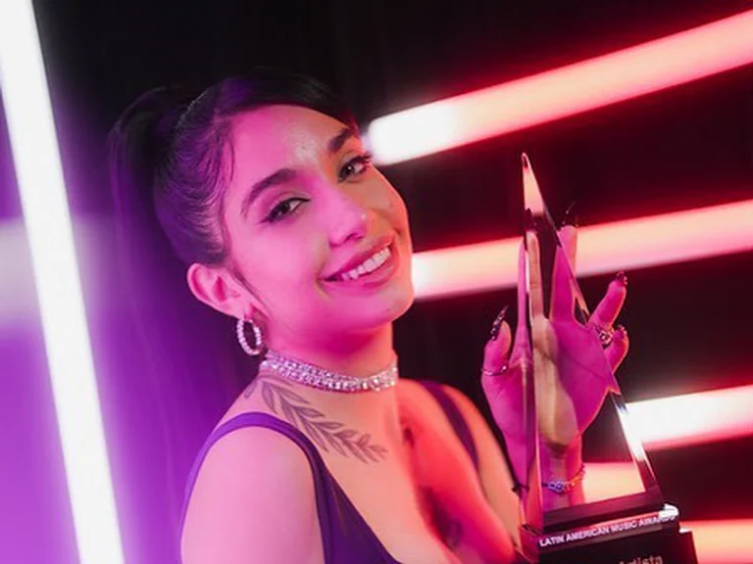 María Becerra ganó el premio a la “Nueva artista del año” en los Latin American Music Awards 2022 (Latin American Music Awards)