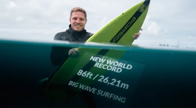 Sebastian Steudtner batió el récord al surfear la ola más grande del mundo Foto: Diario Marca (Jorge Real