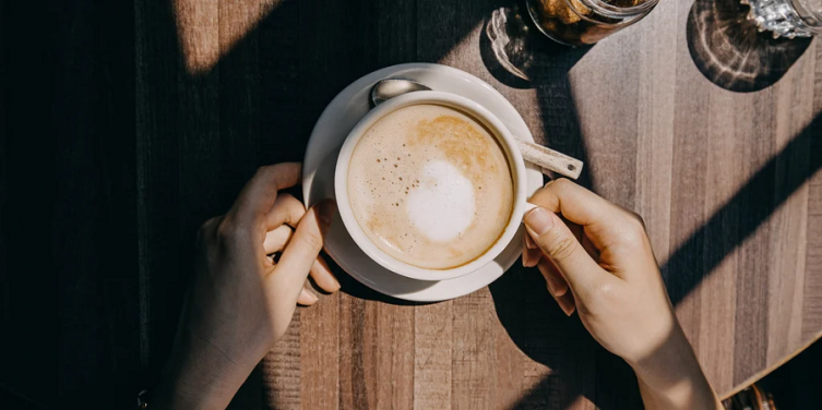 Cinco beneficios de tomar una taza de café por la mañana - Bienestar