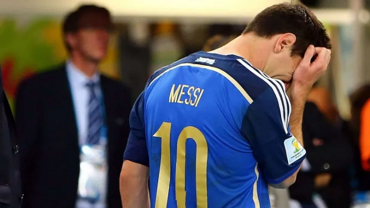 El doloroso video inédito de Messi que publicó la FIFA, mientras mira a Alemania con la Copa del Mundo - TyC Sports
