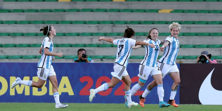 Con tres goles de Yamila Rodríguez, Argentina goleó 5-0 a Uruguay por la Copa América femenina  - Infobae