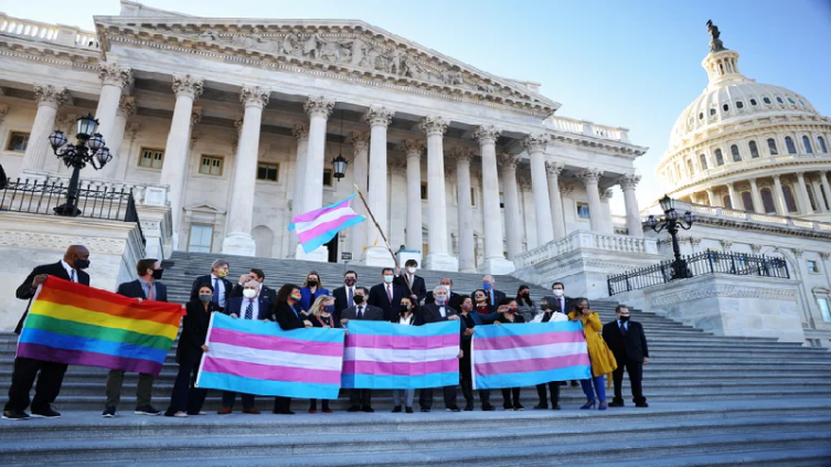 En Estados Unidos, la batalla por los derechos trans llega al Congreso (REUTERS/Tom Brenner)