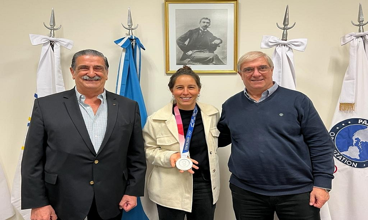 Sofía Maccari recibió una réplica de la medalla olímpica que le habían robado FOTO: NA @SofiMaccari