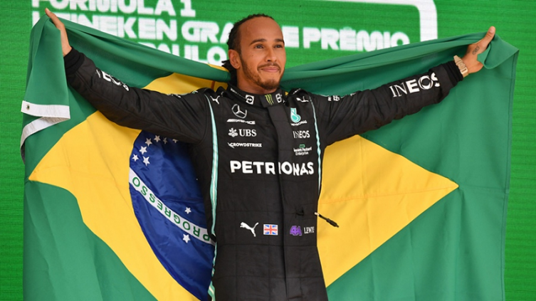 Lewis Hamilton considera que Vettel es de los pilotos más impactantes Foto: AFP.