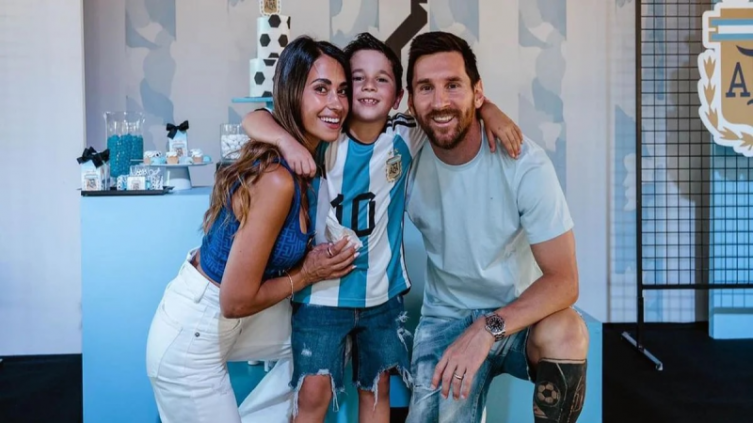 Mateo consiguió la figurita del Mundial de Lionel Messi y Antonela Roccuzzo compartió su reacción en las redes sociales - TELESHOW