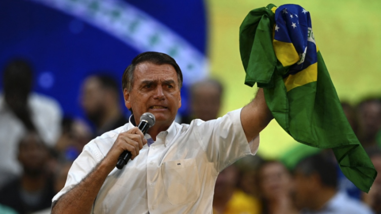 A los gritos, Bolsonaro atacó a Lula y al juez electoral - AFP
