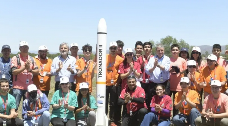 Se lanzaron cinco satélites CANSAT construidos por estudiantes de la Argentina - Filo.news