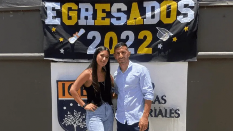 El capitán de Atlético Tucumán dando el ejemplo, Acosta terminó la secundaria con la ayuda de su hijo - TyC Sports