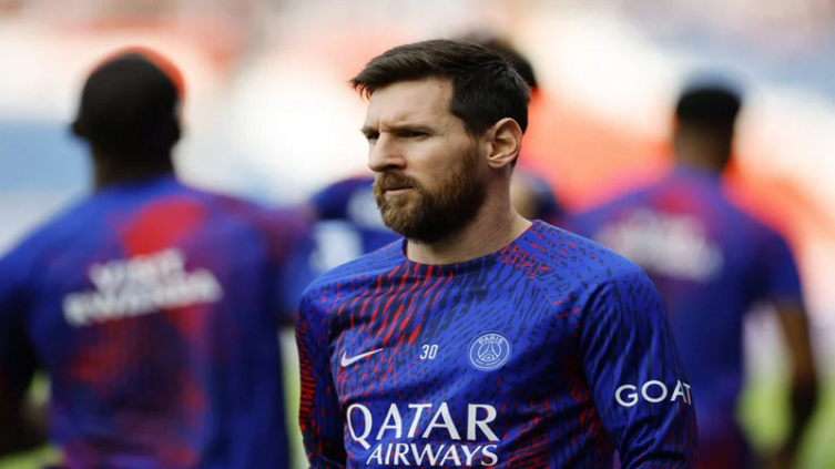 Lionel Messi se prepara para retomar su actividad con el PSG: cuándo viaja a Francia y qué día se presentará por la Ligue 1 - (REUTERS/Sarah Meyssonnier)