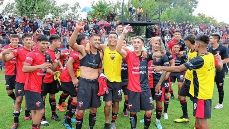 La Reserva de Colón se quedó con el Clásico, venciendo a Unión por 1-0 con gol de Aaron Martínez. - UNO Santa Fe