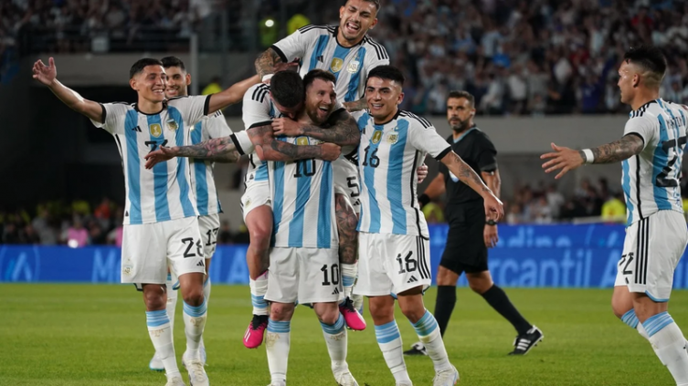 Argentina vs. Panamá: en la fiesta de la selección, Thiago Almada convirtió su primer gol y Messi llegó al 800 en su carrera - Olé
