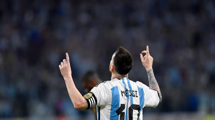 Messi firmó un hattrick y llegó a los 102 goles en la selección argentina: cuáles fueron sus principales víctimas y su mejor socio dentro de la cancha - Infobae