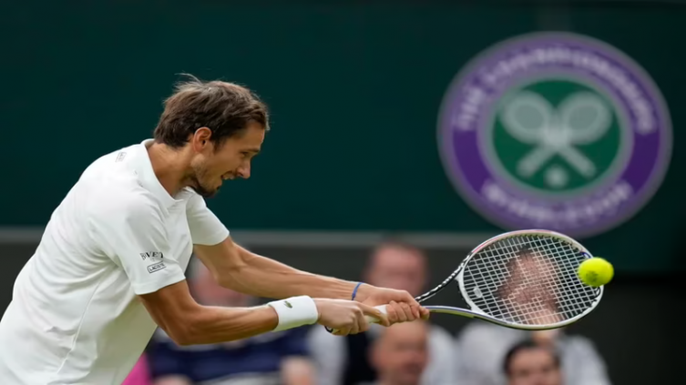 Wimbledon levantó el veto por la guerra en Ucrania: permitirá la participación de tenistas rusos y bielorrusos - (AP)