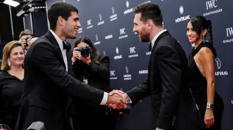 Carlos Alcaraz manifestó su admiración a Messi en la alfombra de los premios Laureus - TN