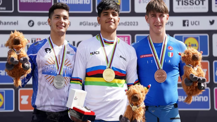 Hazaña del ciclismo argentino: Maturano y Capello lograron el 1-2 en la final Junior del Mundial de BMX - Infobae