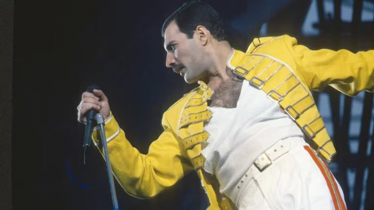 Manuscritos de canciones de Freddie Mercury serán subastados por cifras millonarias (Photo by Anwar Hussein/Getty Images)