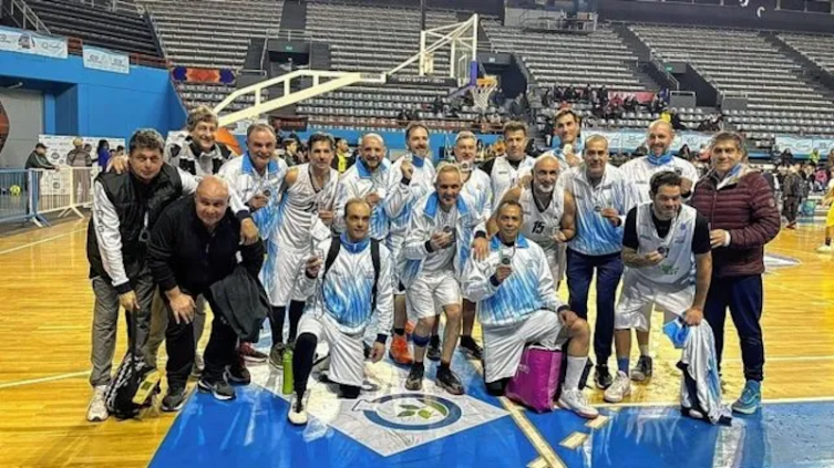 La Agrupación Yeti Gutiérrez cerró un excelente Mundial de Maxibásquet con la medalla de bronce en +50. - UNO Santa Fe
