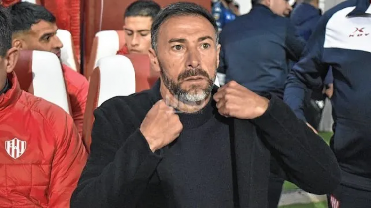 El entrenador de Unión evaluará si juega o no Calderón contra Platense, porque sumó su cuarta amarilla. - José Busiemi /  UNO Santa Fe