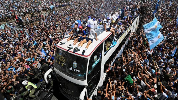 Los hinchas podrán ser parte de una película sobre la consagración de Argentina en el Mundial: cómo sumarse (Foto: AFP)