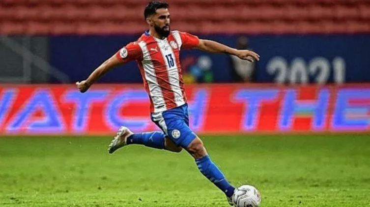 El defensor de Colón, Alberto Espínola, sufrió una seria lesión con la Selección de Paraguay. La opinión del médico del seleccionado. - UNO Santa Fe