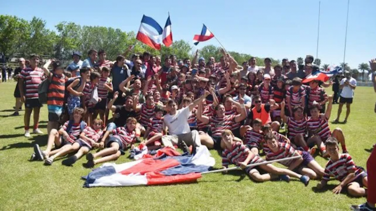 Santa Fe Rugby festejó el haberse consagrado campeón de prereserva del Regional. - Gentileza Mariana Diburzi