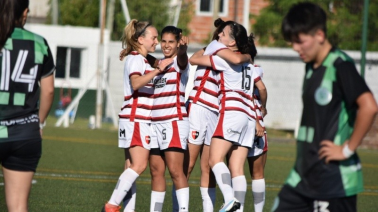 Fútbol femenino: Newell ´s goleó a Camioneros por 5 a 0 y ya piensa en la lucha por el ascenso -  (Newell ´s Fem)