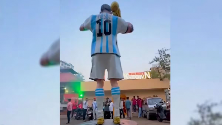 Inauguraron una estatua de Lionel Messi en la India y estallaron los memes en las redes sociales - Infobae