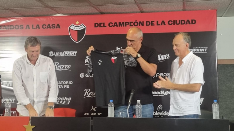 Iván Delfino será el entrenador de Colón en la temporada 2024. - EL GRÁFICO
