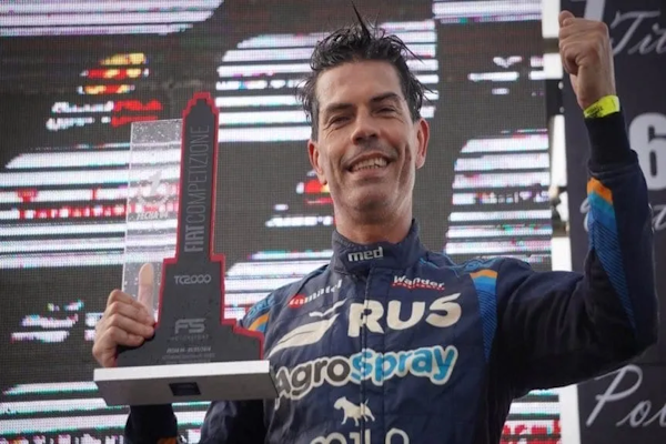 El Chino Garcé logró su primera victoria en el automovilismo, en la categoría Fiat Competizione en Rosario. TyC Sports 