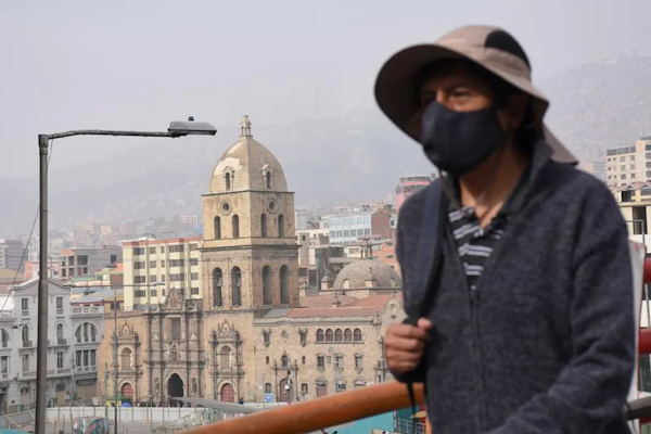 Canadá y España auxilian a Bolivia contra los incendios