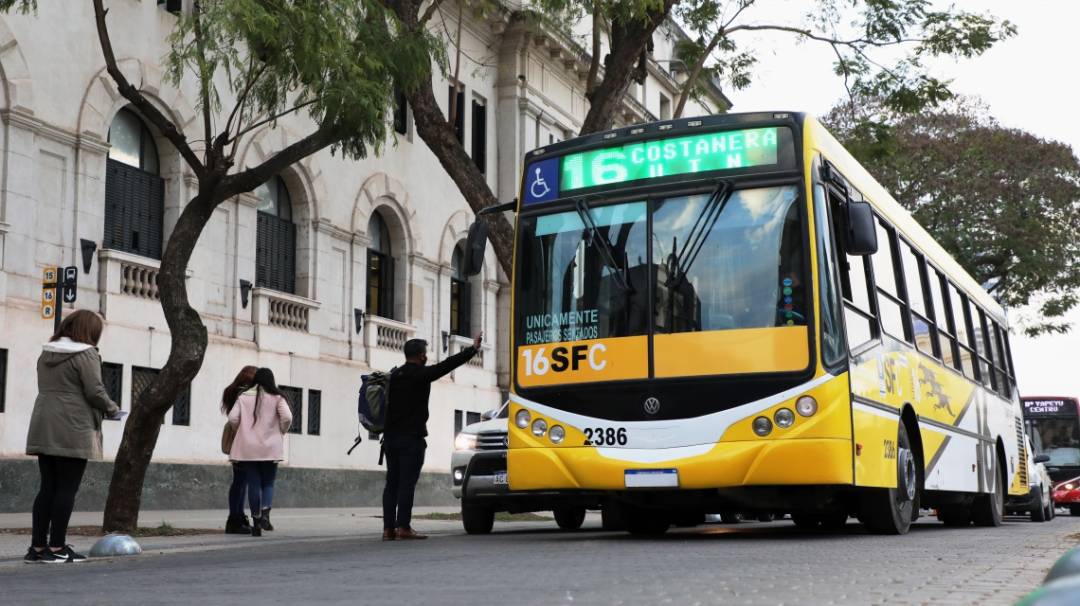 Colectivos: no hay deudas y el servicio funciona con normalidad