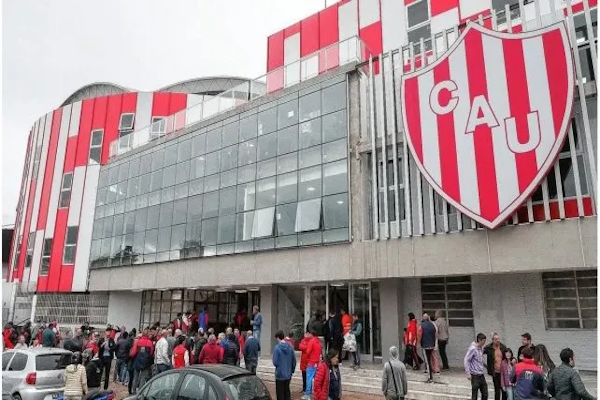 Los empleados intimaron al club Unión por incumplimientos