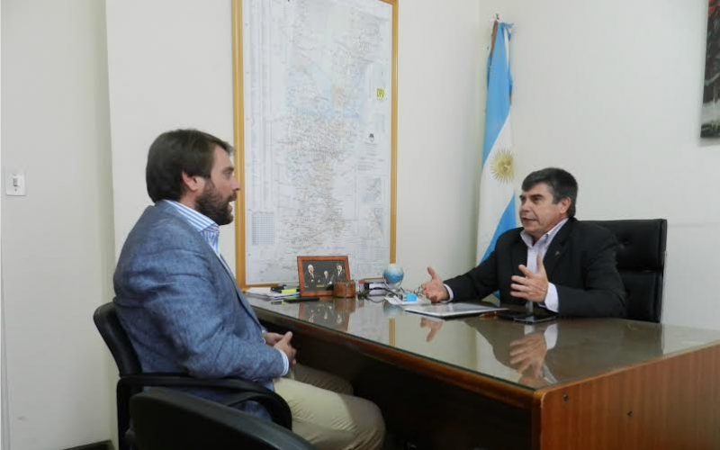 Santiago Villa y Eduardo Matozo, durante el encuentro realizado en la capital provincial