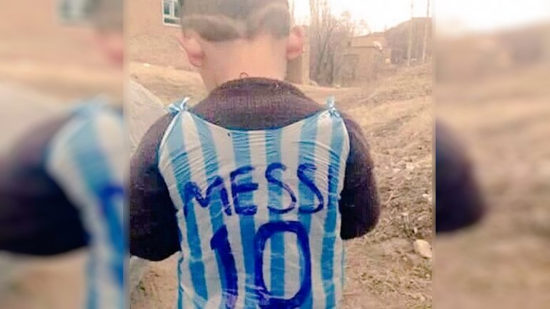 Niño iraquí - Camiseta de Messi
