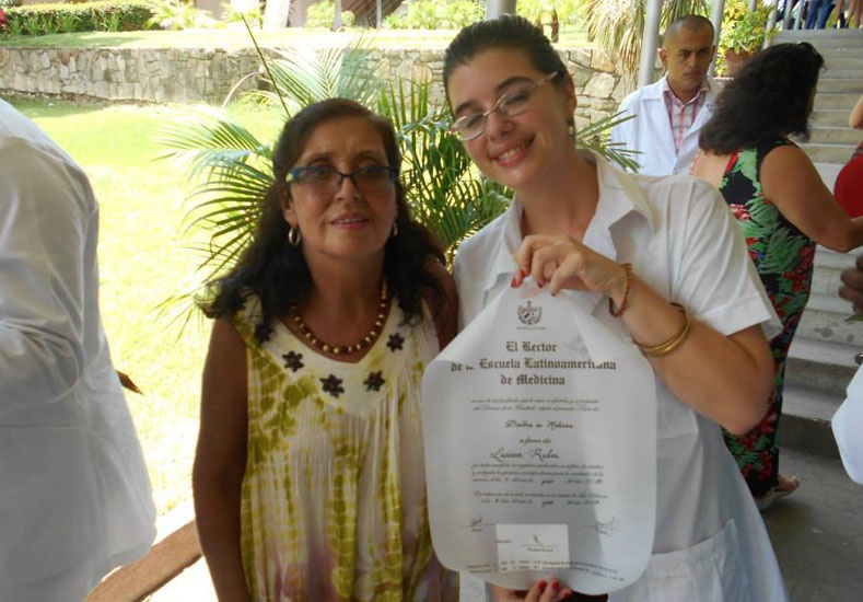 Médica santafesina recibida en Cuba