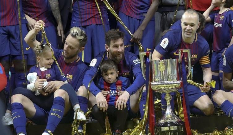 Leo Messi y la Copa del Rey: el título 33 en la carrera del rosarino. (EFE)