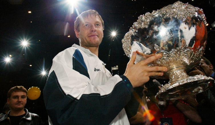 Con la Copa Davis. Yevgeny Kafelnikov la ganó con Rusia en 2002. (Foto: AFP)