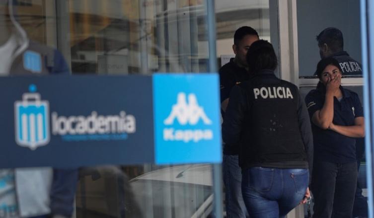 Allanamiento en la sede de Racing, en Avellaneda, en el marco de una causa por administración fraudulenta (Néstor García).