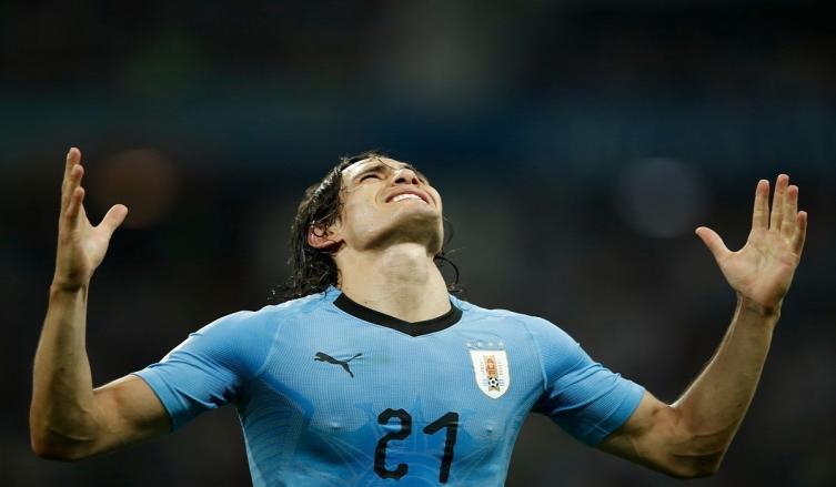 Edinson Cavani celebra su segundo gol, el segundo uruguayo ante Portugal en Sochi. AFP