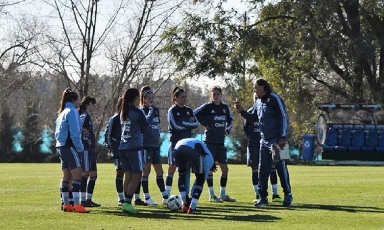 La selección femenina jugará un repechaje para ir al Mundial (@Argentina)
